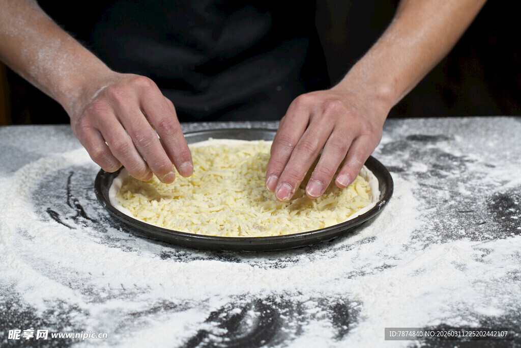 手工制作披萨面饼