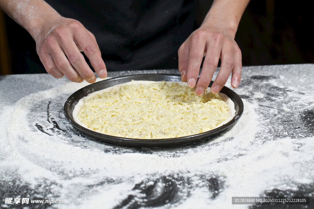 手工制作披萨面饼