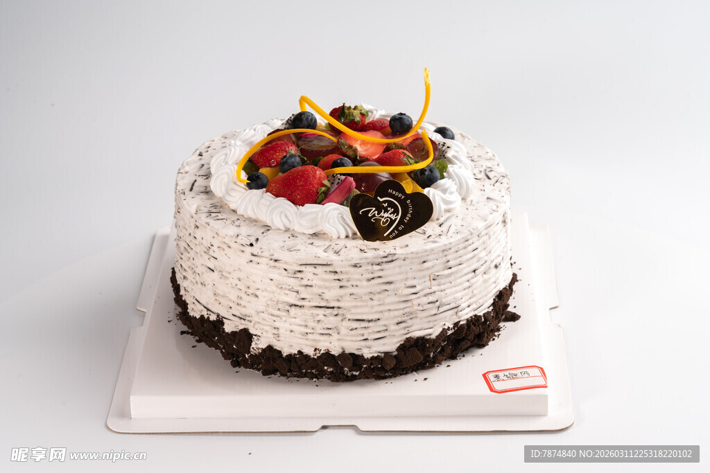 美味水果装饰奶油蛋糕