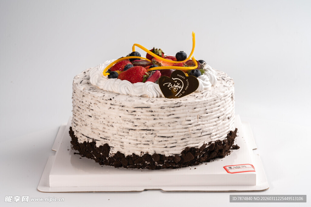 水果装饰鲜奶巧克力蛋糕