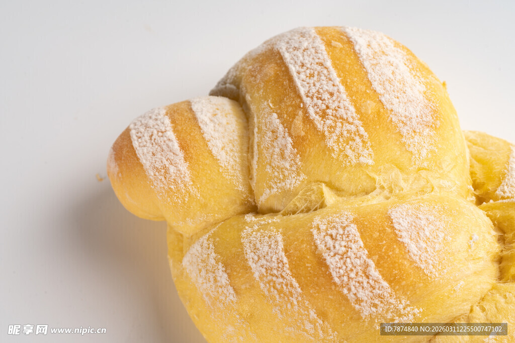 美味条纹状黄色面包
