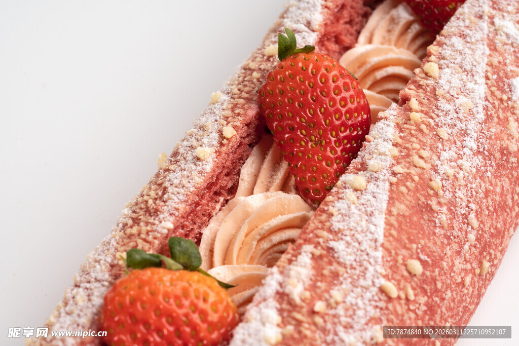 草莓奶油夹心面包