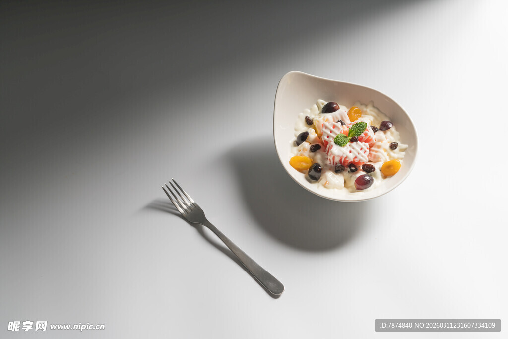 精致水果酸奶碗