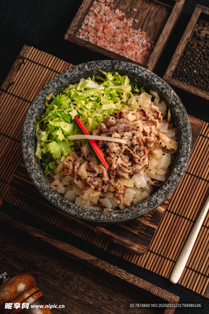 美味肉丝拌饭 诱人色泽