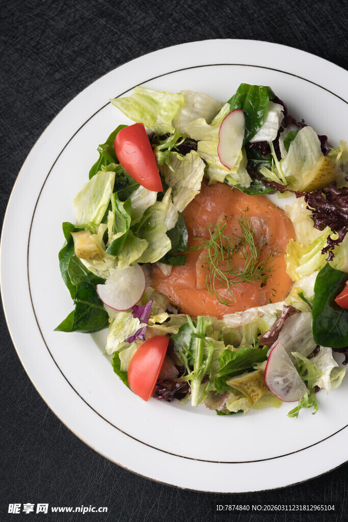 美味三文鱼蔬菜沙拉