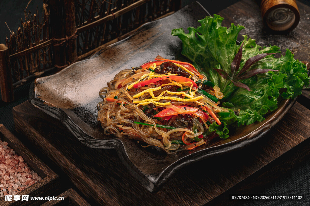 铁板美味蔬菜炒面