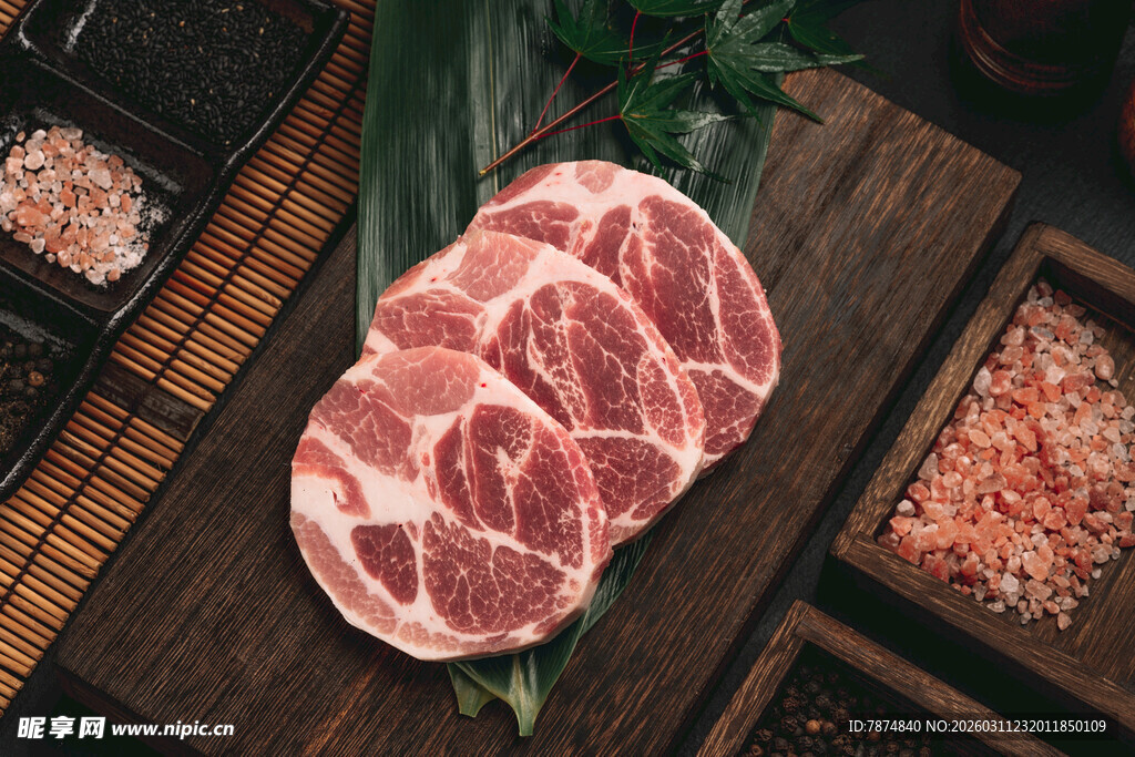 新鲜美味牛排展示