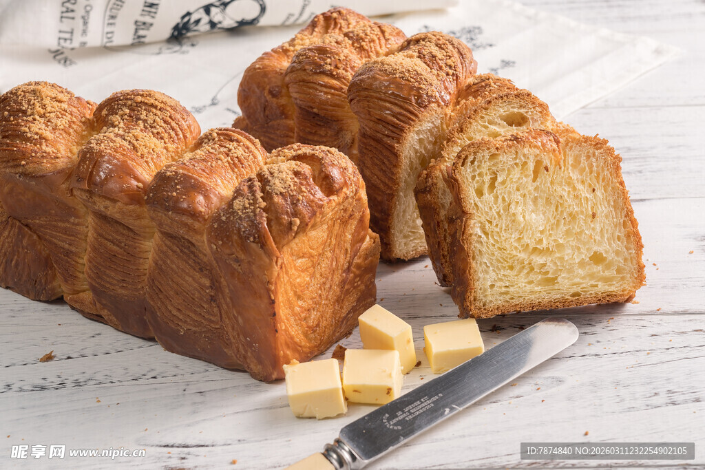美味切片面包与黄油