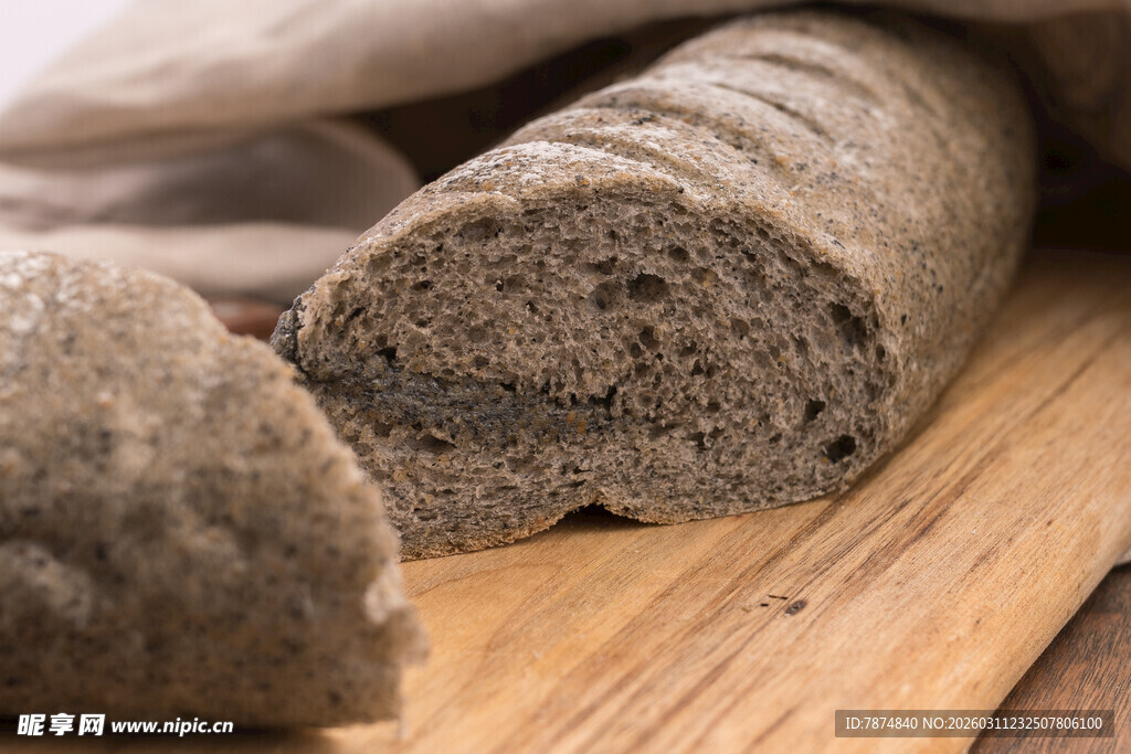 黑麦面包切片展示图