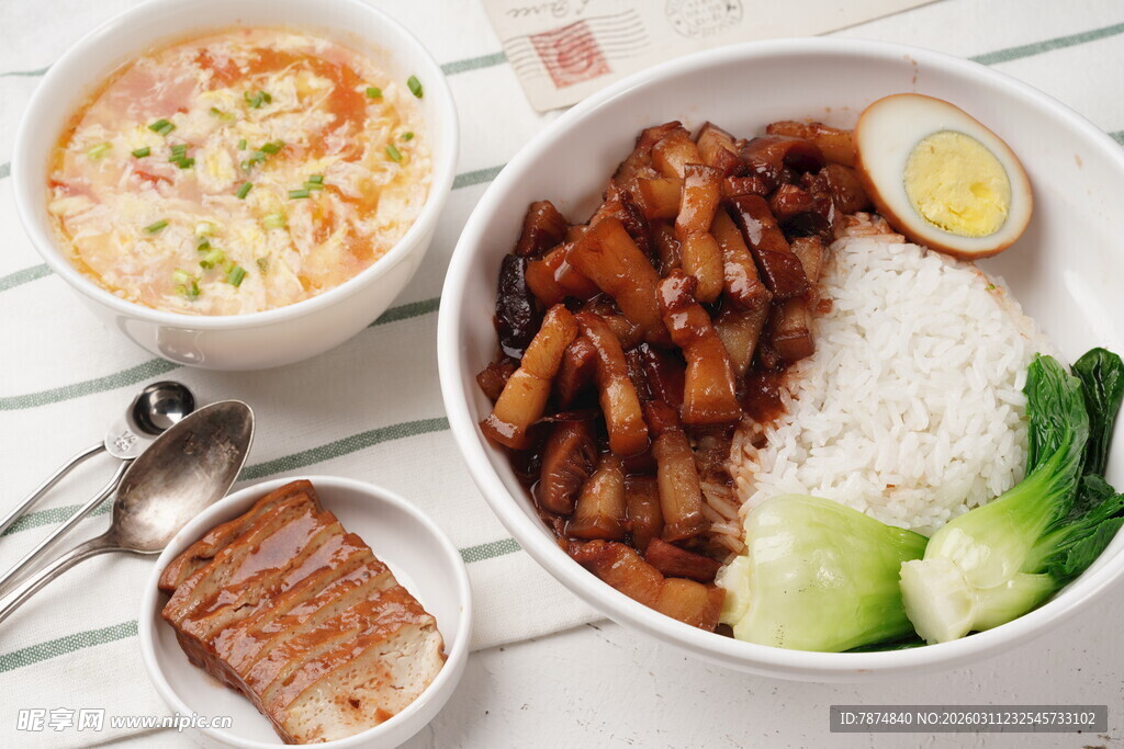 美味卤肉饭搭配多样美食