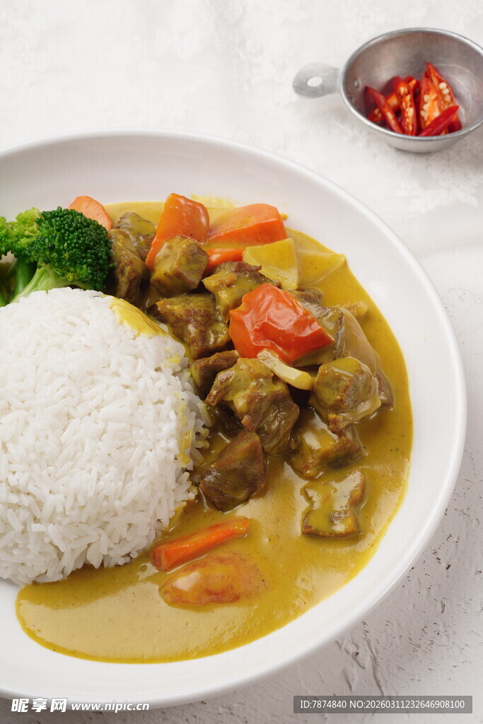 咖喱牛肉盖饭 美味诱人