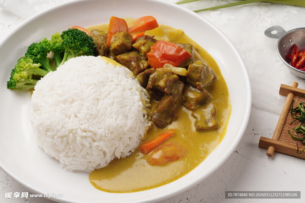 咖喱牛肉饭配西兰花