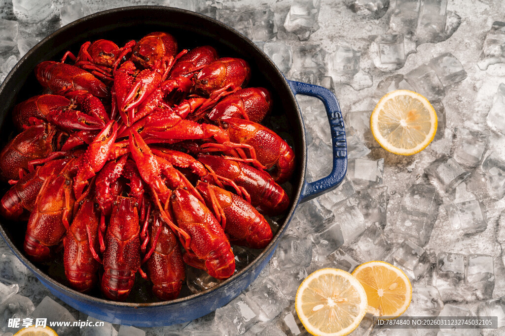 满满一锅美味小龙虾