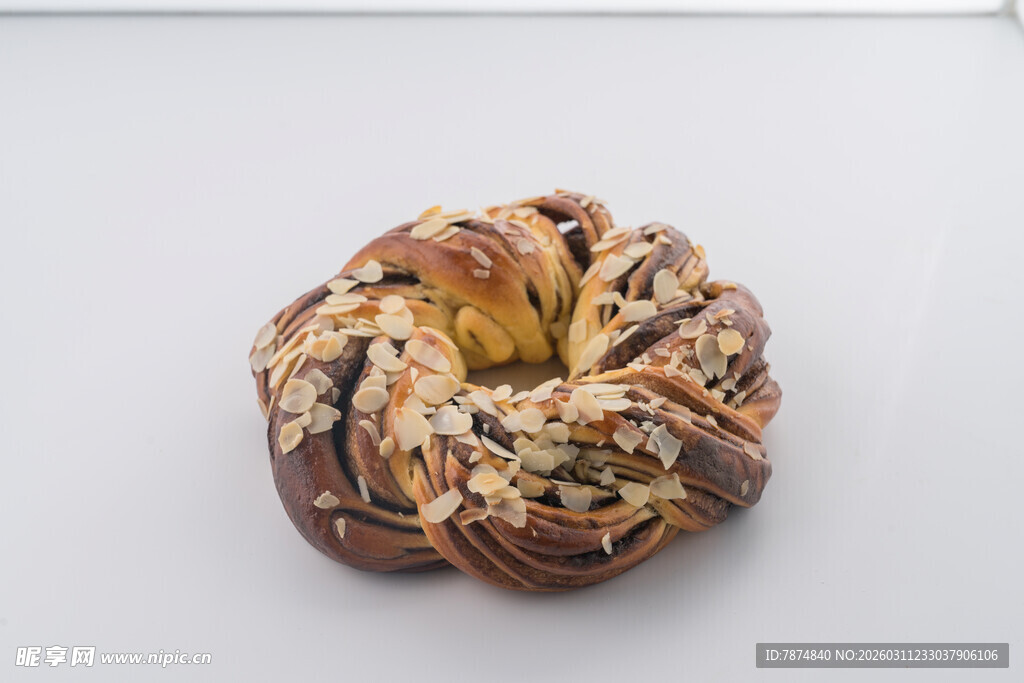 多彩花纹打结面包