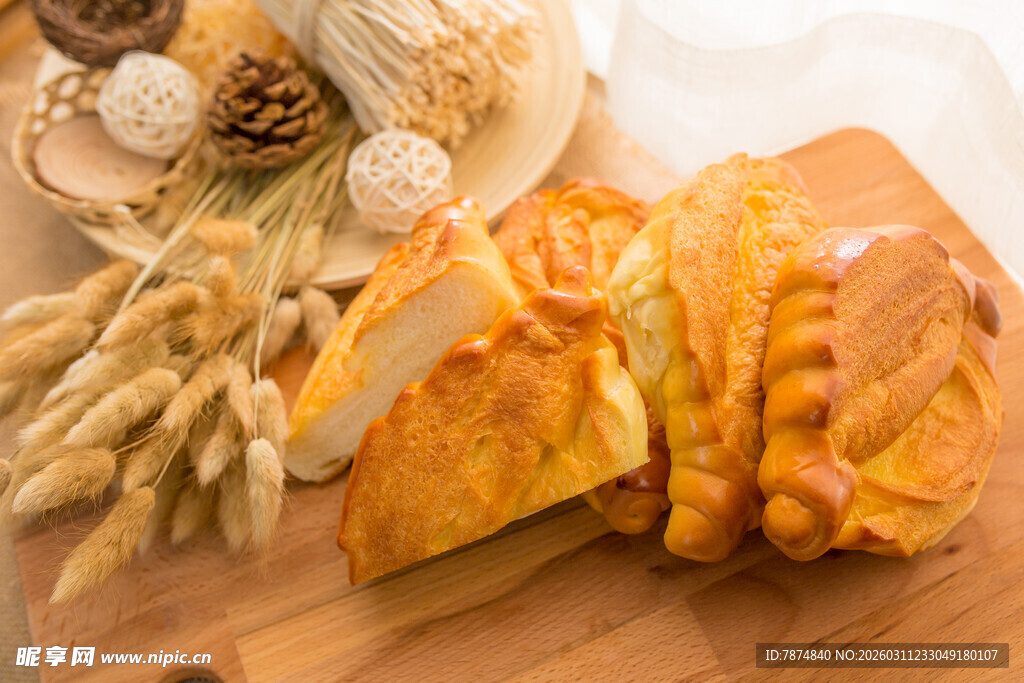 秋日面包与谷物组合