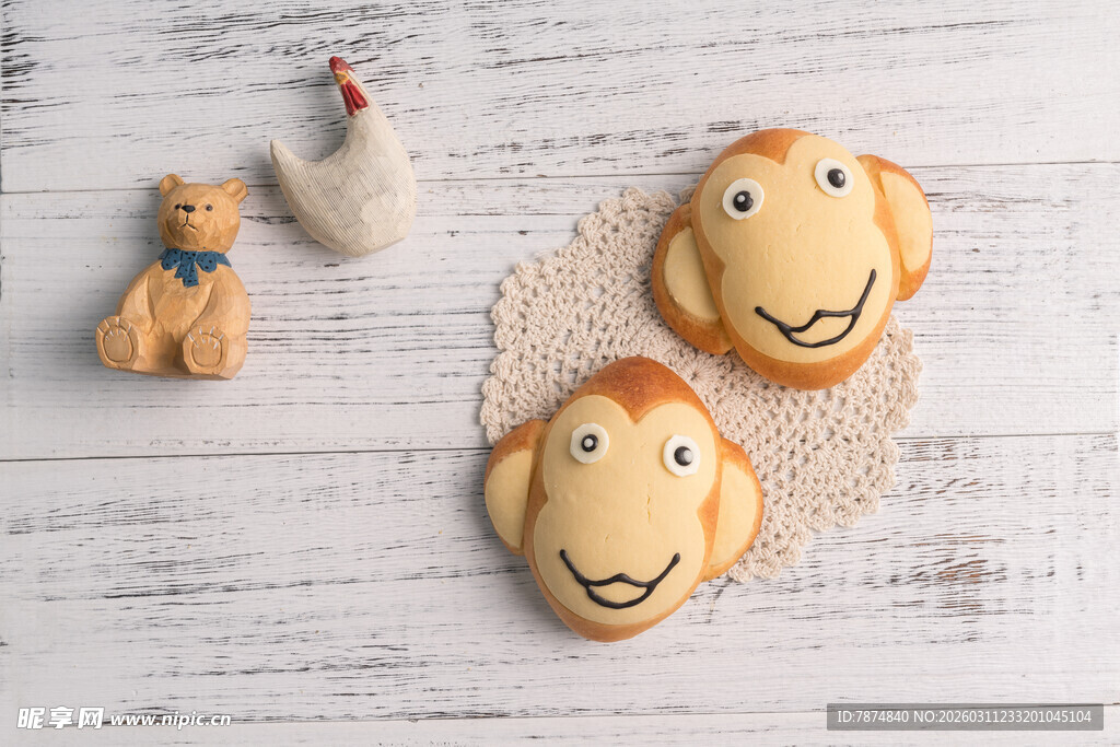 可爱猴子玩偶与小玩具