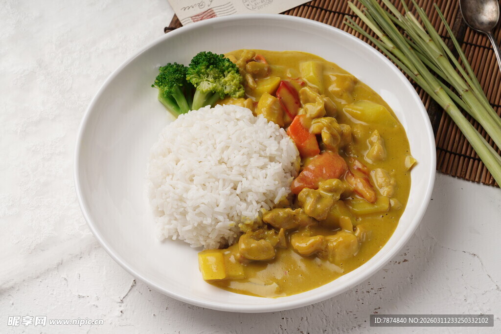 咖喱鸡肉盖饭 美味诱人