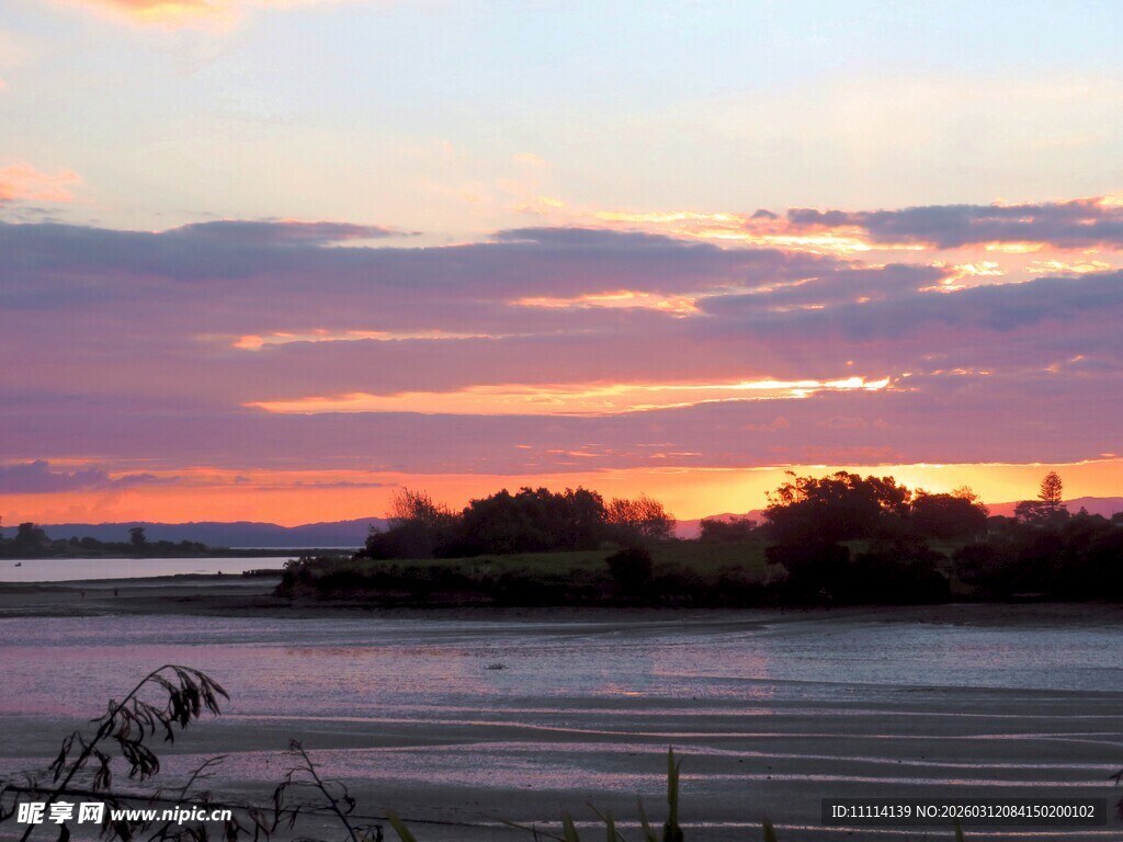 海滨绝美日落景观