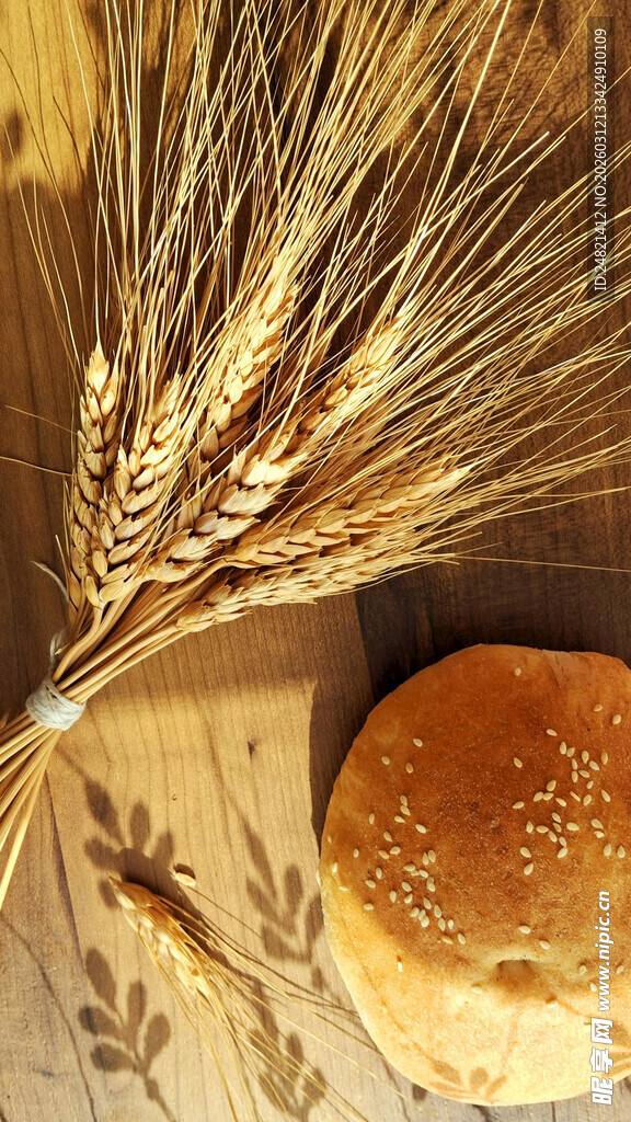 麦穗与面包的田园风情