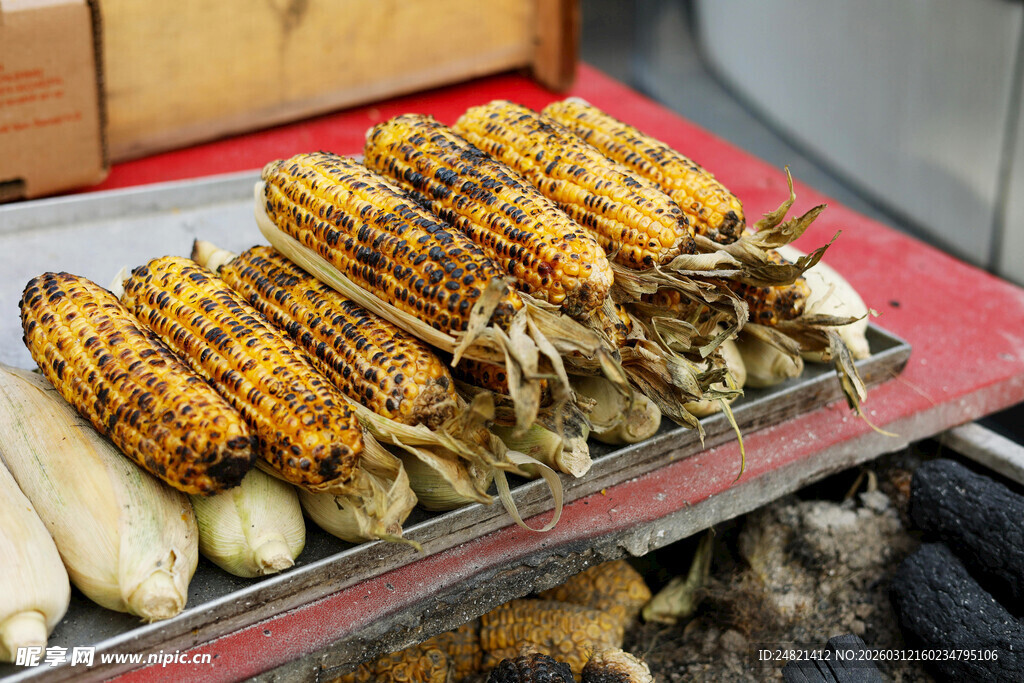 烤玉米与烤物拼盘
