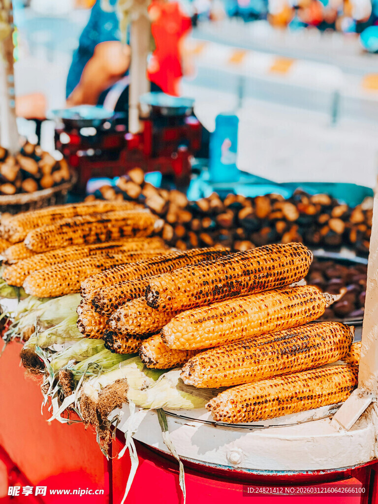 街头售卖的美味烤玉米