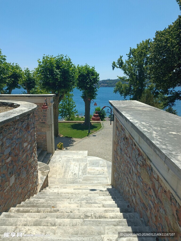 海边石阶小径 自然美景