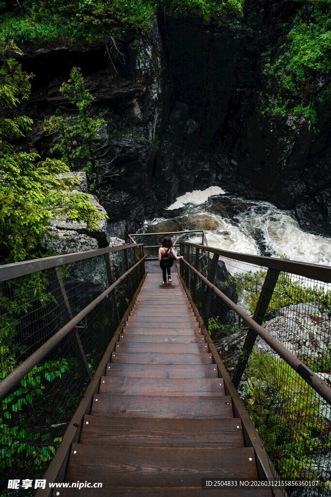 山间木栈道 漫步自然间
