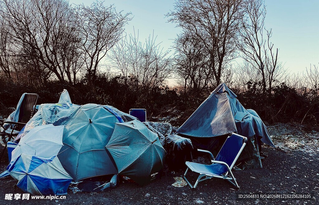 户外蓝色几何造型帐篷