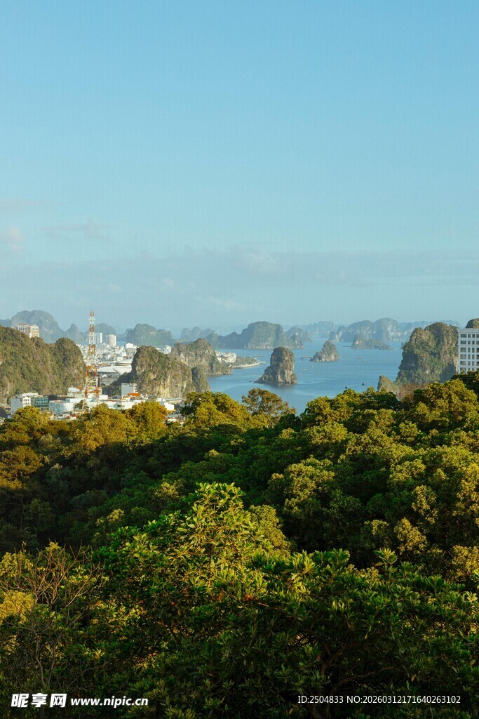 山林间的壮阔海景