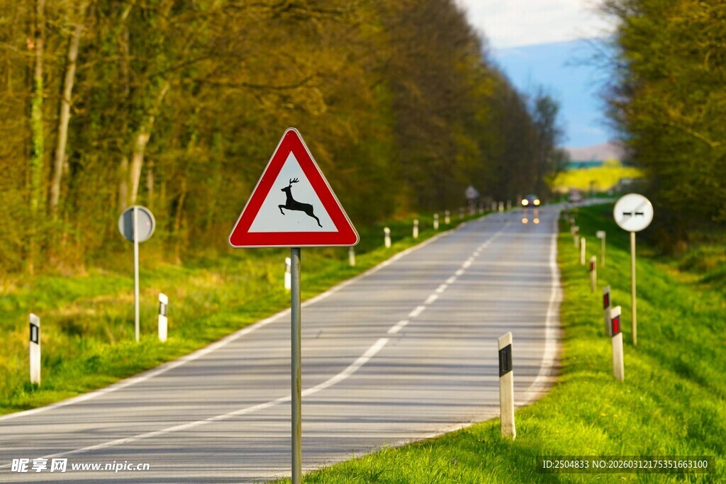 乡村公路行人警示标志路段