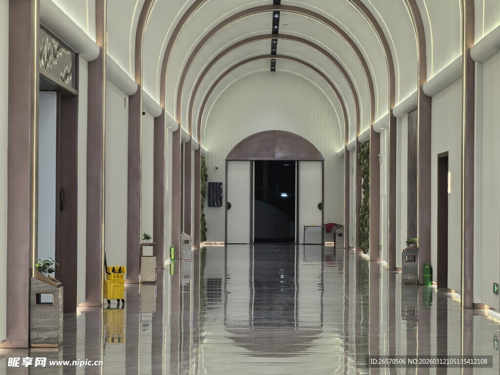 现代风格拱形走廊空间