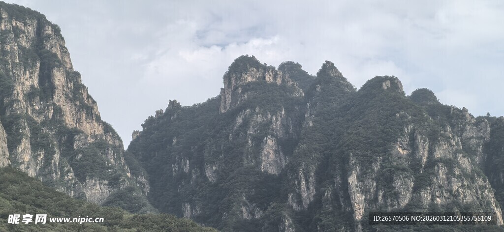 壮丽山峦风景