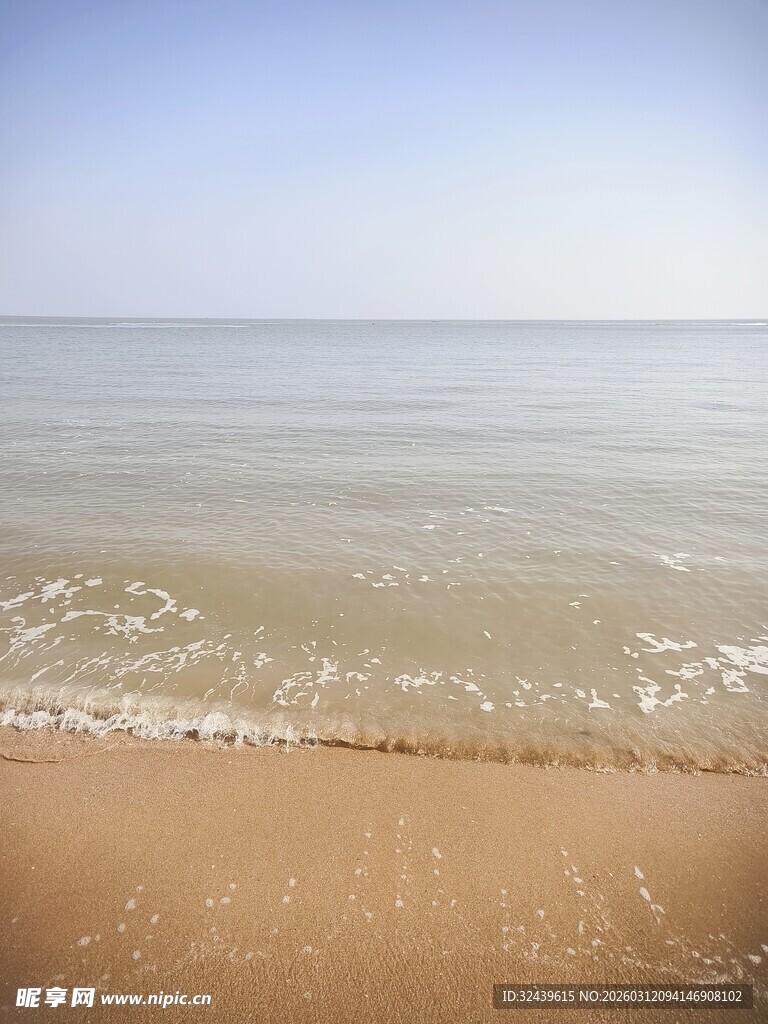 海边沙滩海浪风景画面