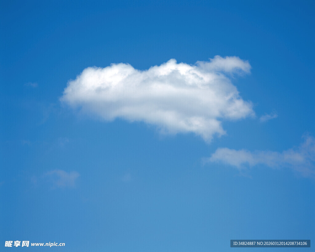 蓝天下的一朵洁白云朵