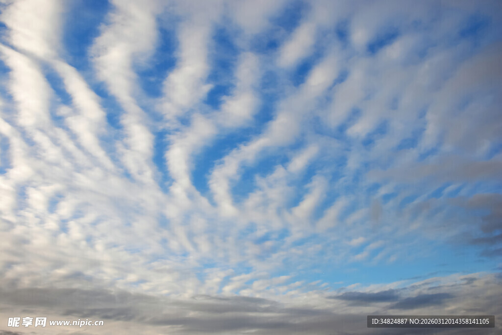 天空中的美丽波纹云