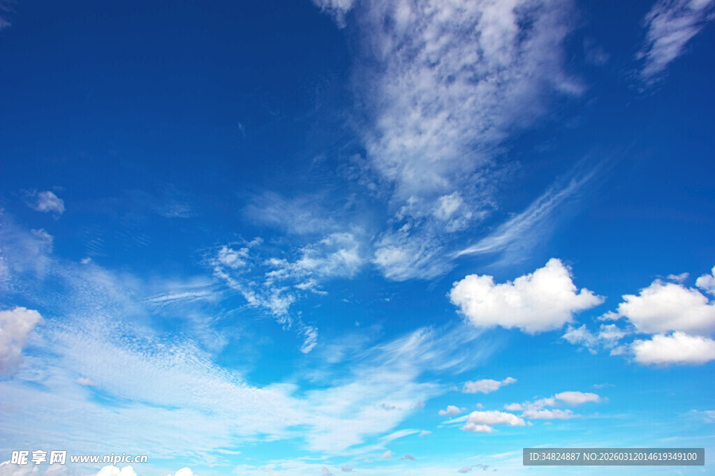 蓝天白云的广阔天空景象