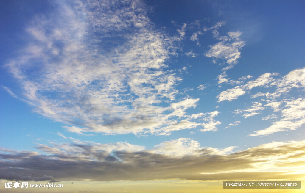 日出时分的美丽天空
