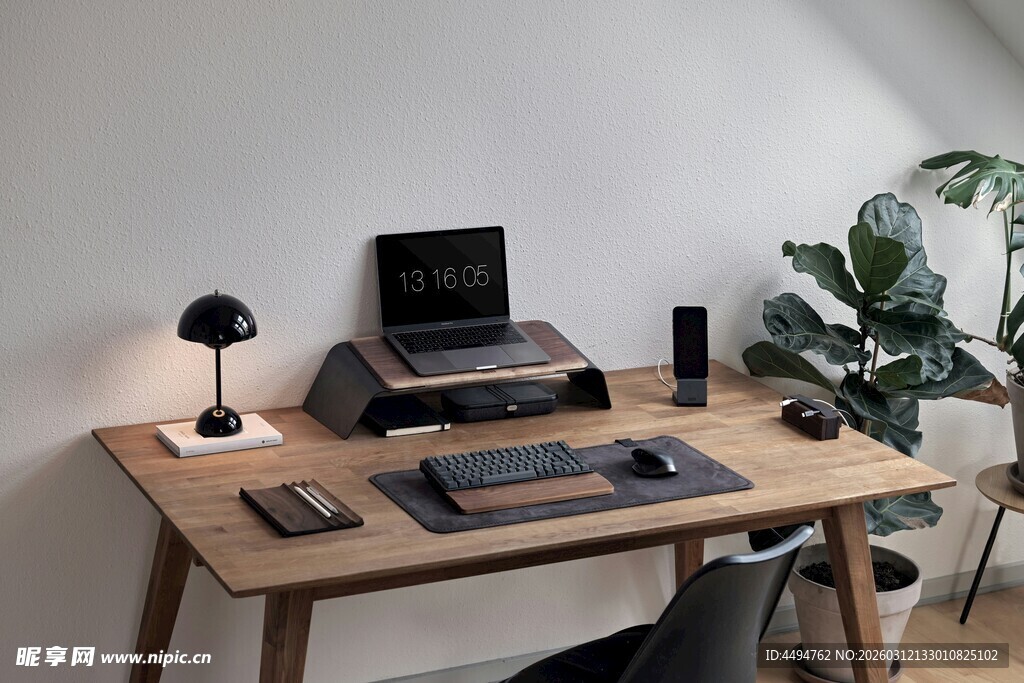 简约风办公桌面布置