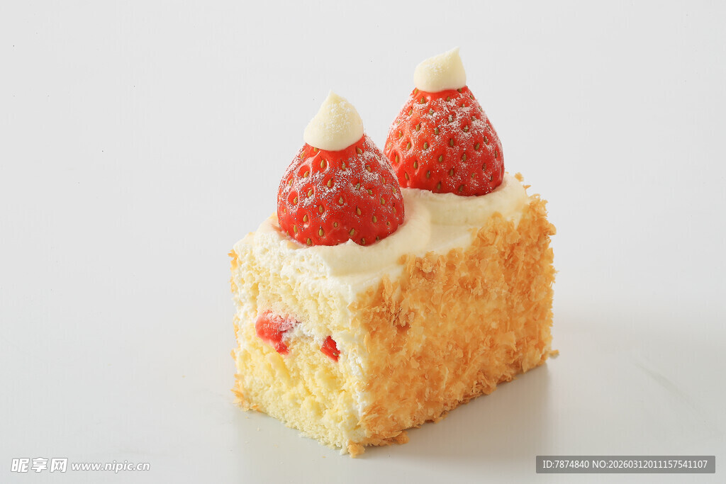 草莓奶油蛋糕切块