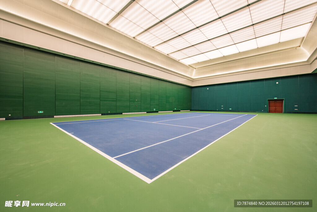 室内网球场全景