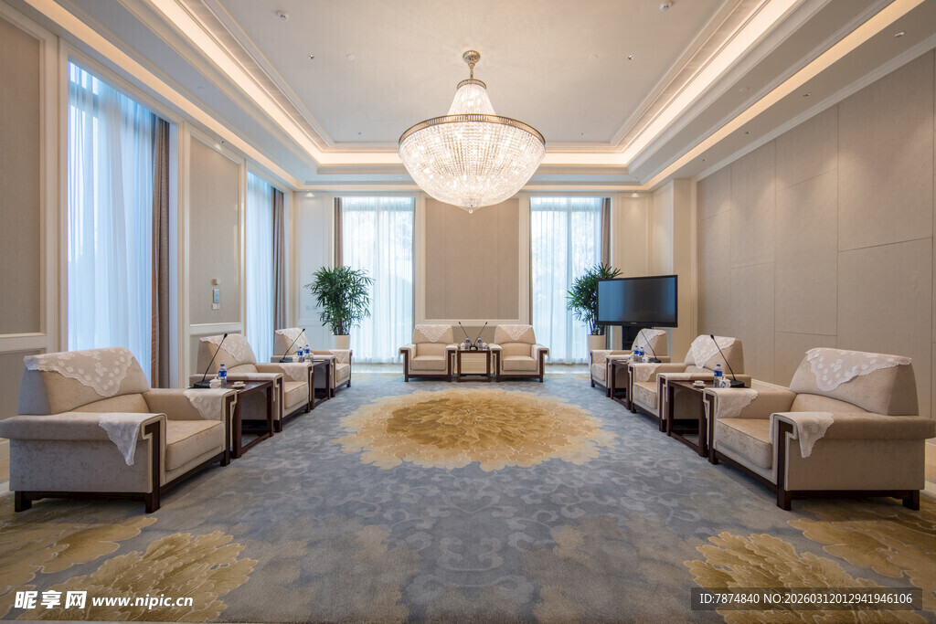 豪华宽敞的现代风格会议室