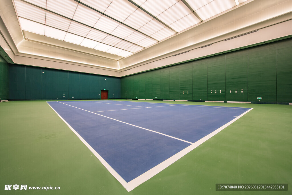 室内网球场全景