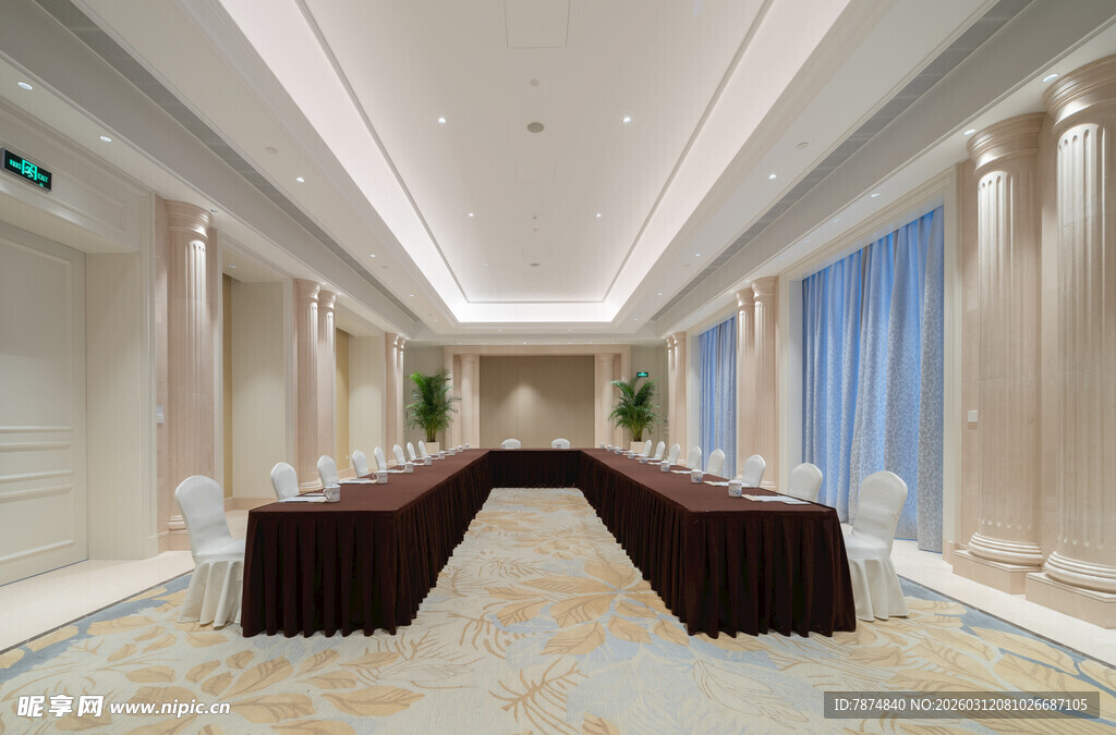 宽敞明亮的会议大厅空间