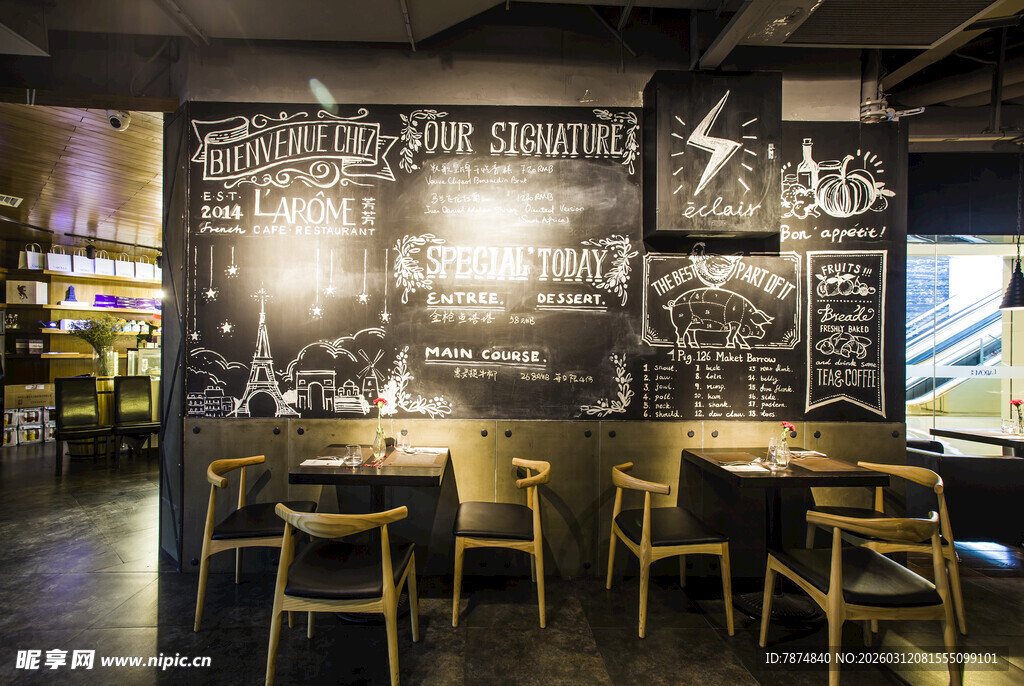 工业风餐厅室内桌椅布置