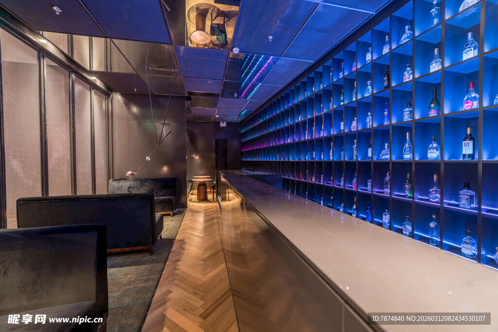 时尚酒吧酒架陈列场景