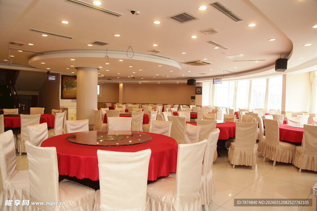 豪华宴会厅内的精致布置