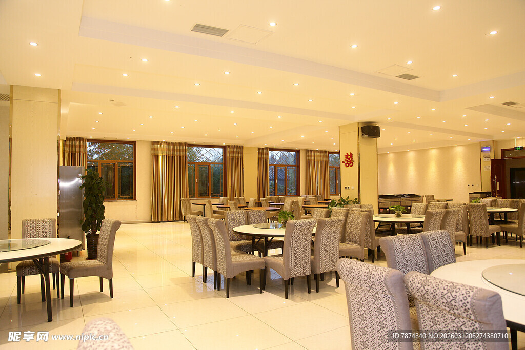 优雅明亮的室内餐厅场景