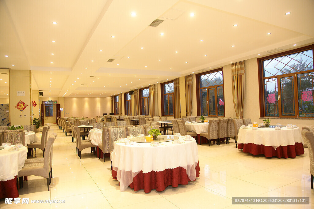 豪华宽敞的酒店宴会大厅