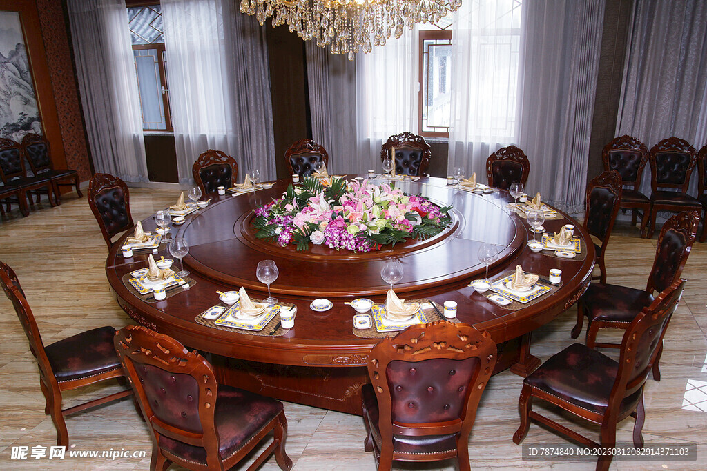 豪华中式实木圆桌餐厅场景