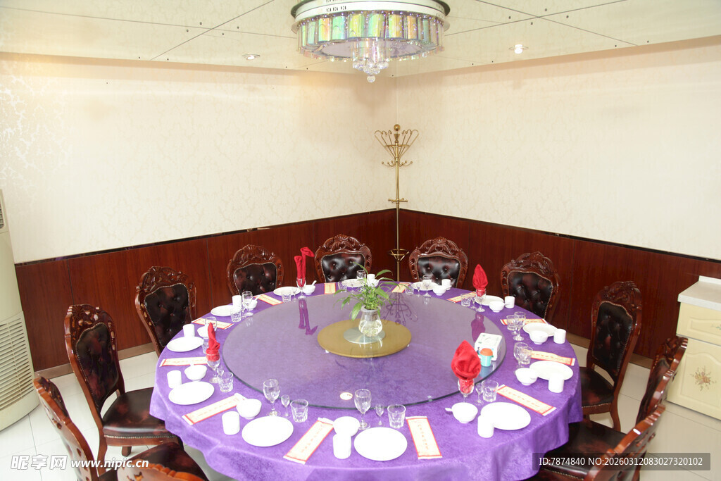 豪华圆桌餐厅场景布置